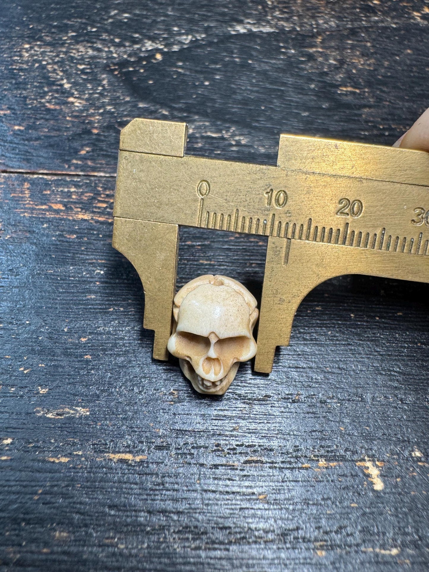 Hand Carved Deer Antler Citipati Skull Guru Bead – Tibetan Charnel Ground Skull Mala Center Bead, Carved Antler Pendant for Buddhist(H764)
