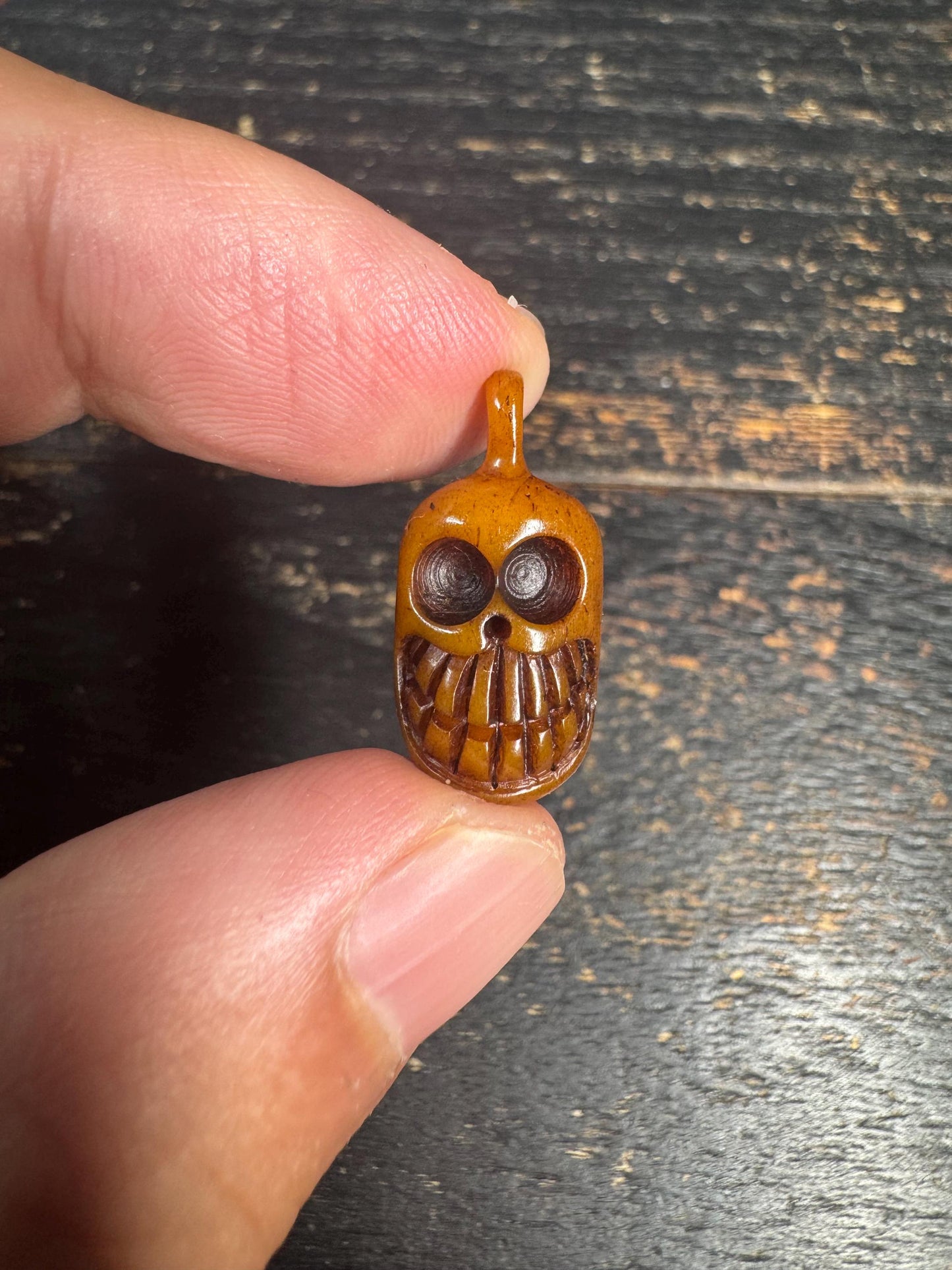 Hand Carved Bone Skull Pendant Tibetan Charnel Ground Amulet Gothic Buddhist Charmy(H770)