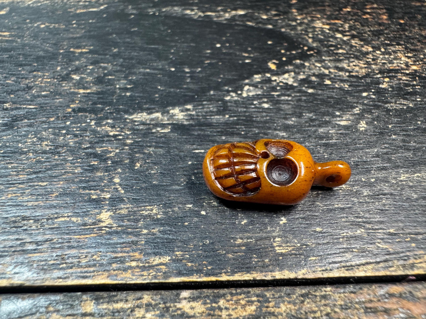 Hand Carved Bone Skull Pendant Tibetan Charnel Ground Amulet Gothic Buddhist Charmy(H770)
