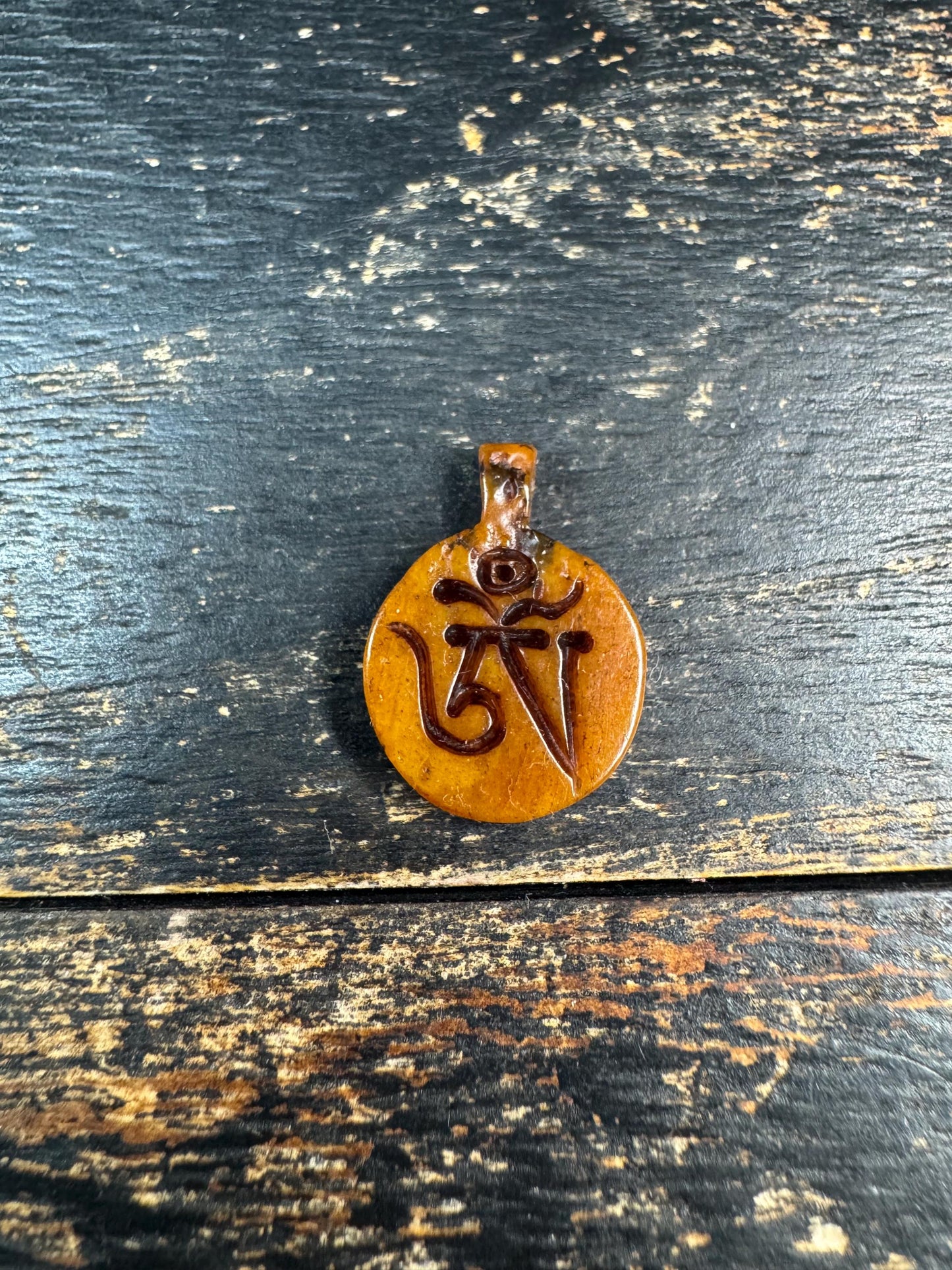 Hand Carved Yak Bone Conch Shell & OM Pendant, Tibetan Buddhist Amulet, Sacred Mala Charm, Himalayan Necklace Pendant(H772)