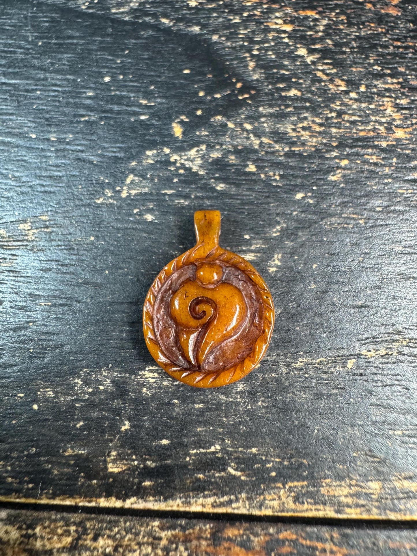 Hand Carved Yak Bone Conch Shell & OM Pendant, Tibetan Buddhist Amulet, Sacred Mala Charm, Himalayan Necklace Pendant(H772)