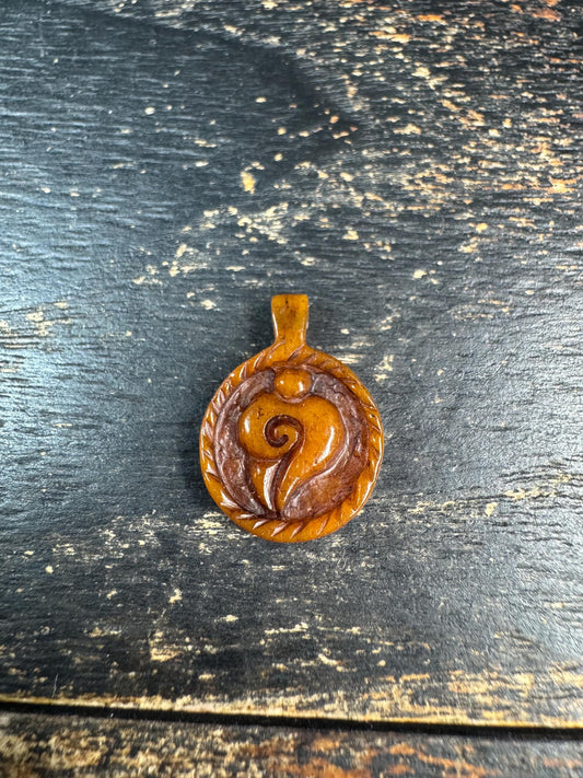 Hand Carved Yak Bone Conch Shell & OM Pendant, Tibetan Buddhist Amulet, Sacred Mala Charm, Himalayan Necklace Pendant(H772)