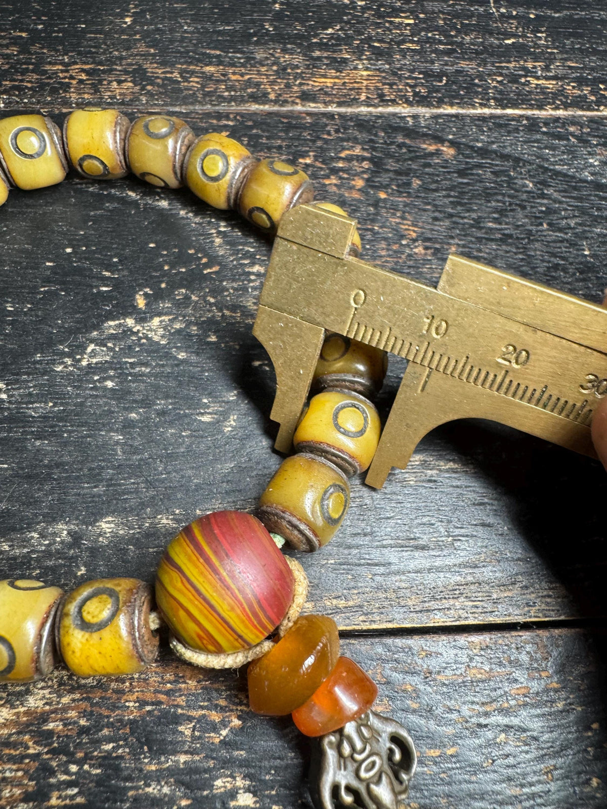 Vintage Style Yak Bone Bead Bracelet with Agate, Tibetan Circle Pattern Bone Beads, Himalayan Tribal Wrist Mala,Boho Spiritual Bracelet(H954