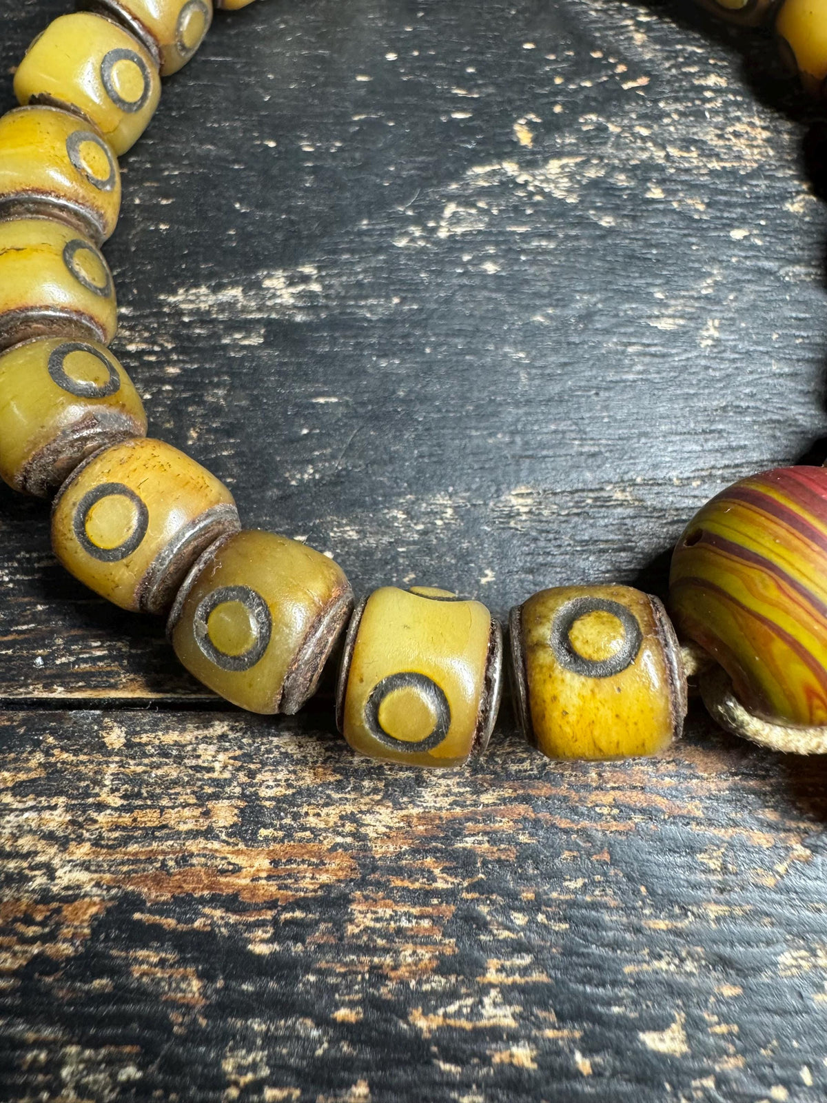 Vintage Style Yak Bone Bead Bracelet with Agate, Tibetan Circle Pattern Bone Beads, Himalayan Tribal Wrist Mala,Boho Spiritual Bracelet(H954