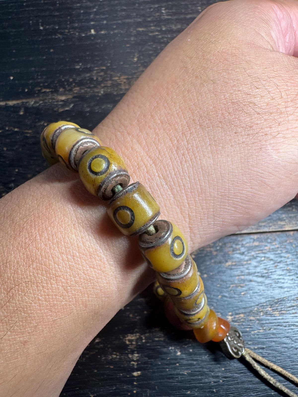 Vintage Style Yak Bone Bead Bracelet with Agate, Tibetan Circle Pattern Bone Beads, Himalayan Tribal Wrist Mala,Boho Spiritual Bracelet(H954