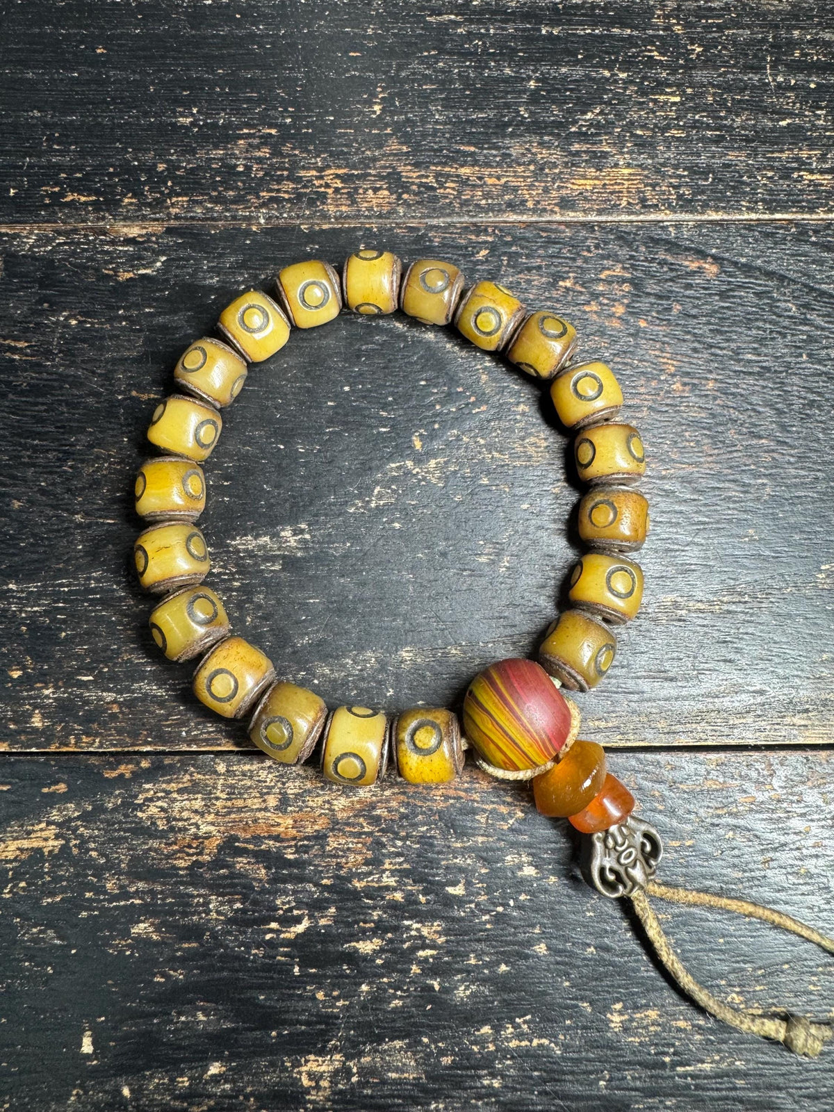 Vintage Style Yak Bone Bead Bracelet with Agate, Tibetan Circle Pattern Bone Beads, Himalayan Tribal Wrist Mala,Boho Spiritual Bracelet(H954