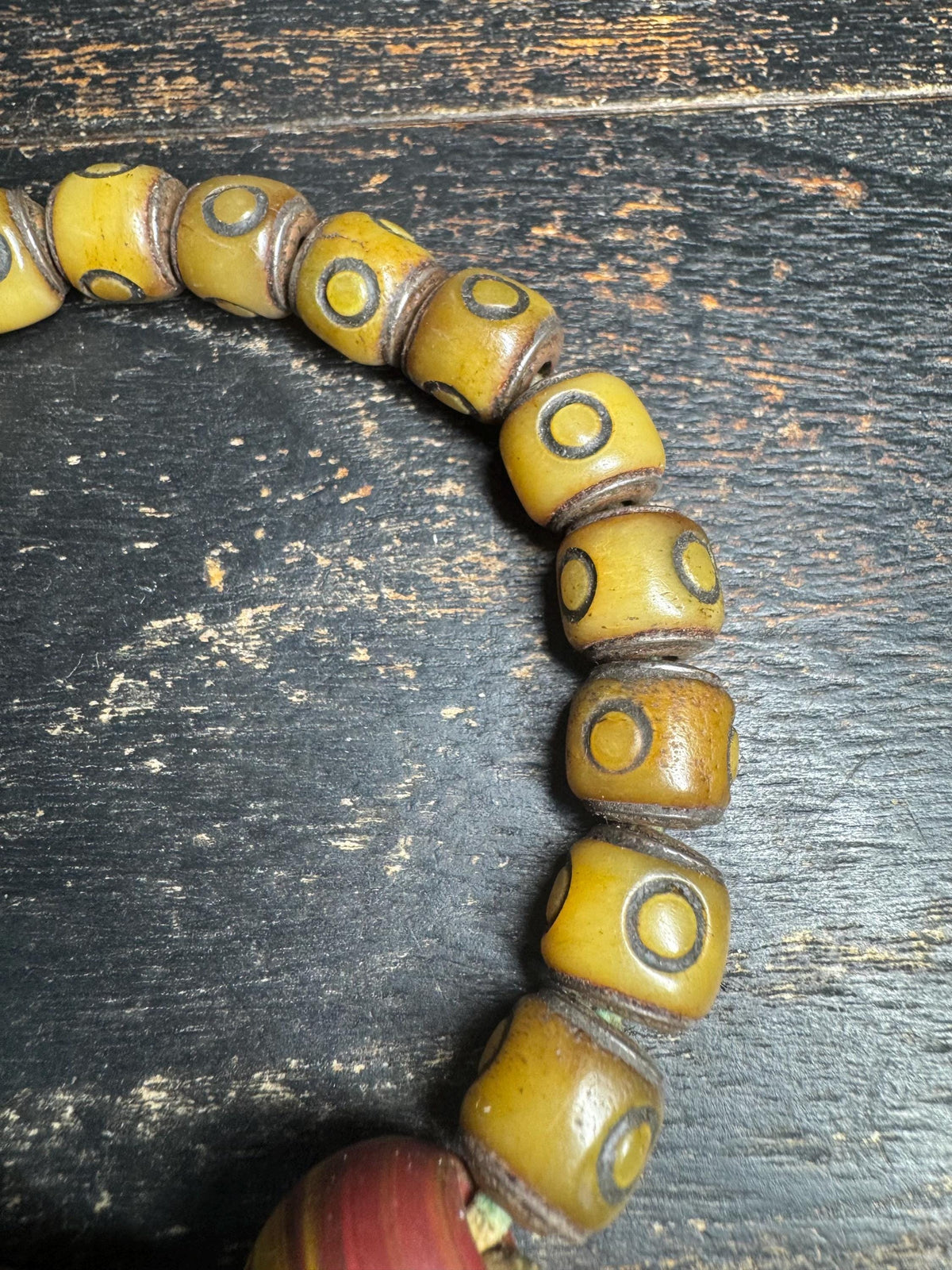 Vintage Style Yak Bone Bead Bracelet with Agate, Tibetan Circle Pattern Bone Beads, Himalayan Tribal Wrist Mala,Boho Spiritual Bracelet(H954